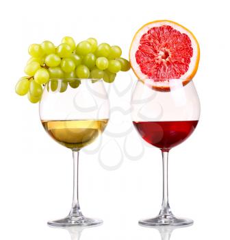 Glass of red and white wine, grape and grapefruit on a white background and with soft tenyu.Fayl includes clipping path.