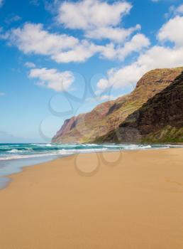 Sandy beach and cliffs by ocean on Polihale beach in Kauai, Hawaii