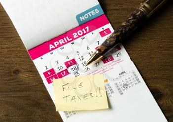 Calendar showing the due date and filing deadline for income tax forms in the USA for 2017