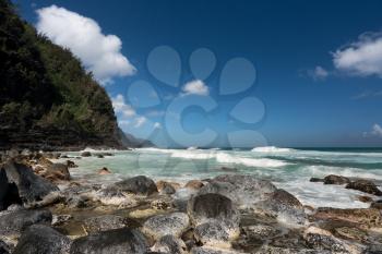 View along the receding headlands of the Na Pali coast from Ke'e Beach on north of Kauai, Hawaii