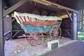 Covered wagon used by settlers by Mount Washington Tavern by the National Road in Pennsylvania