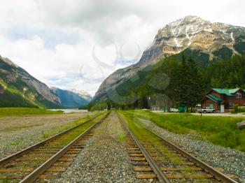 Railway in Canada. The nature of Canada