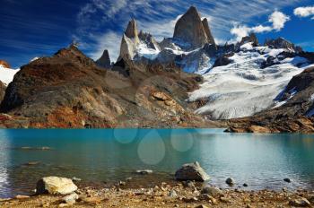 Laguna de Los Tres and mount Fitz Roy, Los Glaciares National Park, Patagonia, Argentina