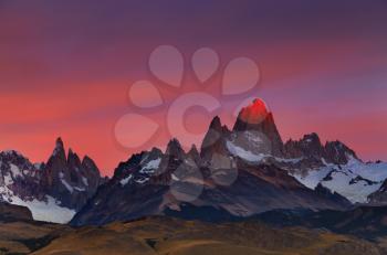 Mount Fitz Roy, alpenglow, first rays of sunrise. Los Glaciares National Park, Patagonia, Argentina