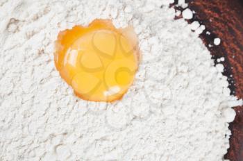 Wheat flour and egg yolk in a clay plate