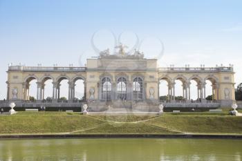 Vienna, Austria - July 06 2018: Schonbrunn palace (Schloss Schonbrunn) and the Gloriette Building – Stock Editorial Photography