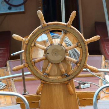 Old wooden steering wheel on the boat 