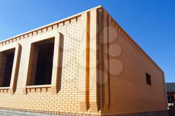 The house is made of yellow silicate brick. The walls and facade of the house are made of brick.