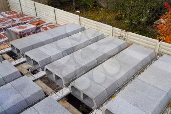 Construction of inter-storey floors during the construction of an apartment building. Empty floors.