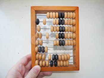 Manual mechanical abacus for accounting and financial calculations